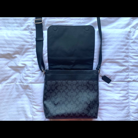 Coach Messenger Bag - Picture 3 of 4